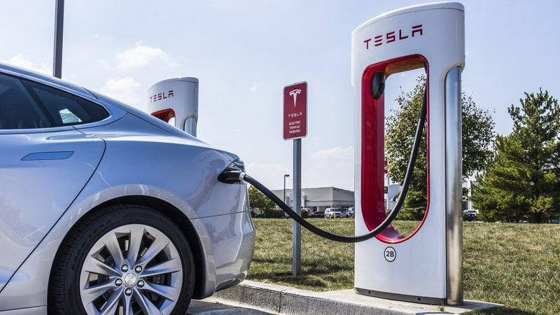 Tesla Model Y Juniper: Nabíjení doma vs. Supercharger
