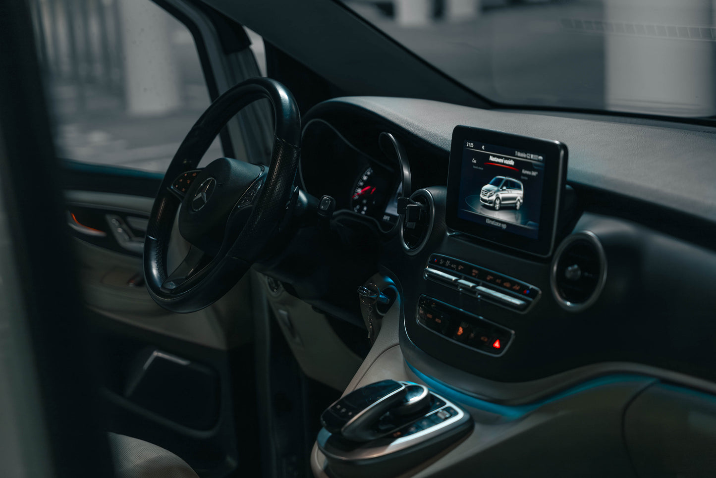 MERCEDES-BENZ V 250D