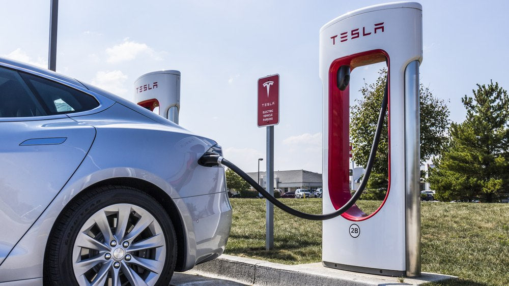 Tesla Model Y Juniper: Nabíjení doma vs. Supercharger