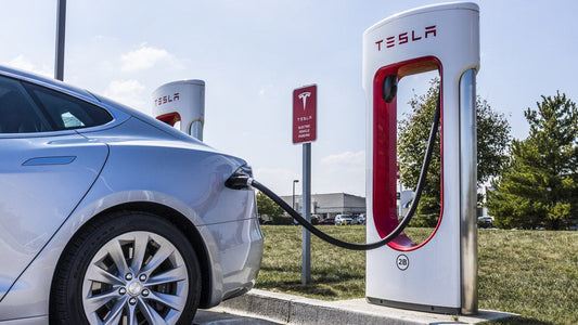 Tesla Model Y Juniper: Nabíjení doma vs. Supercharger